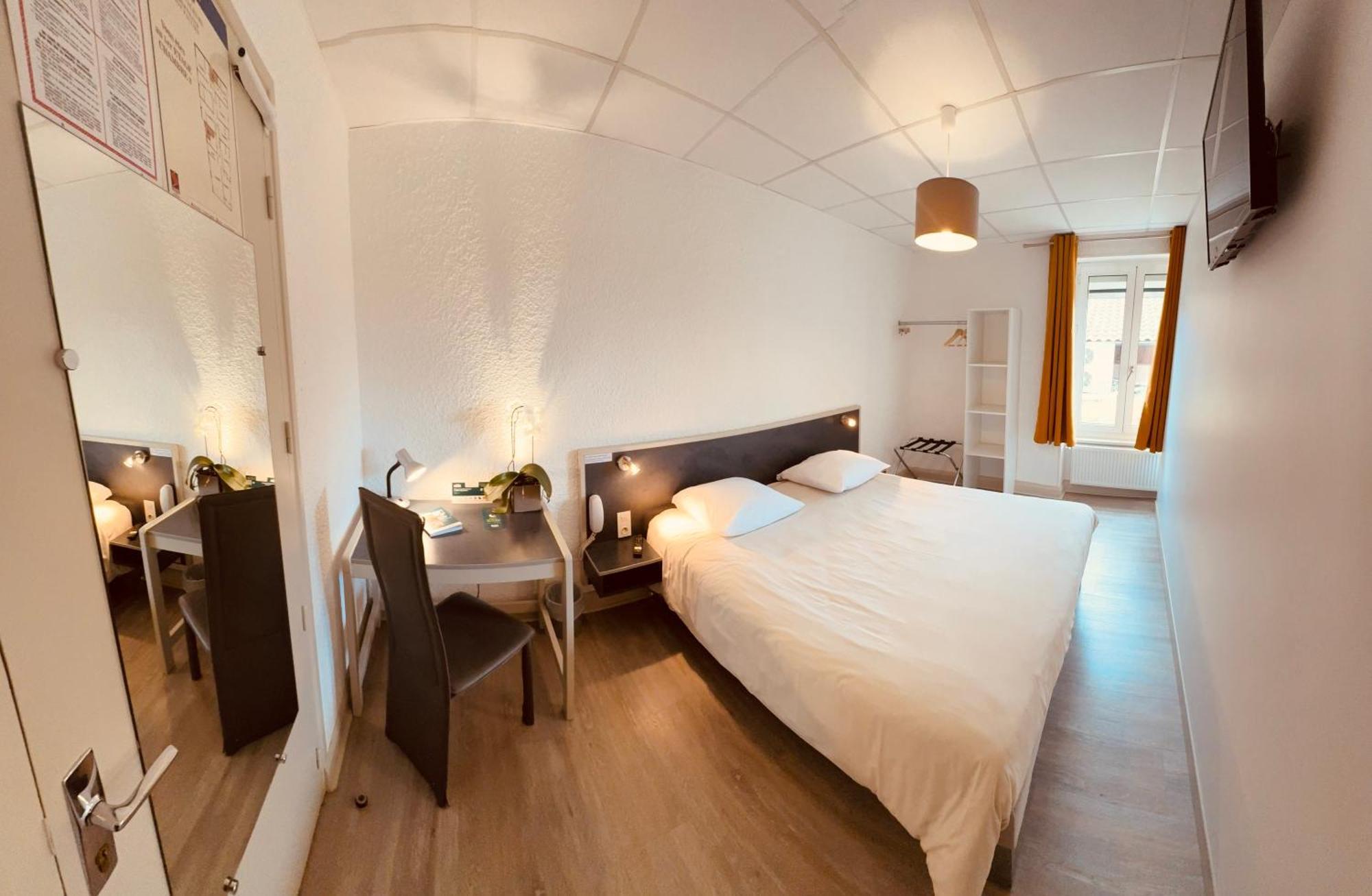 Logis Hotel Restaurant Des Voyageurs Saint-Paulien Kültér fotó